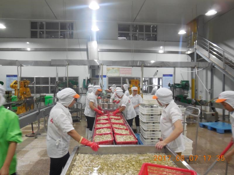 5车间紧锣密鼓生产，食安部门全程监控