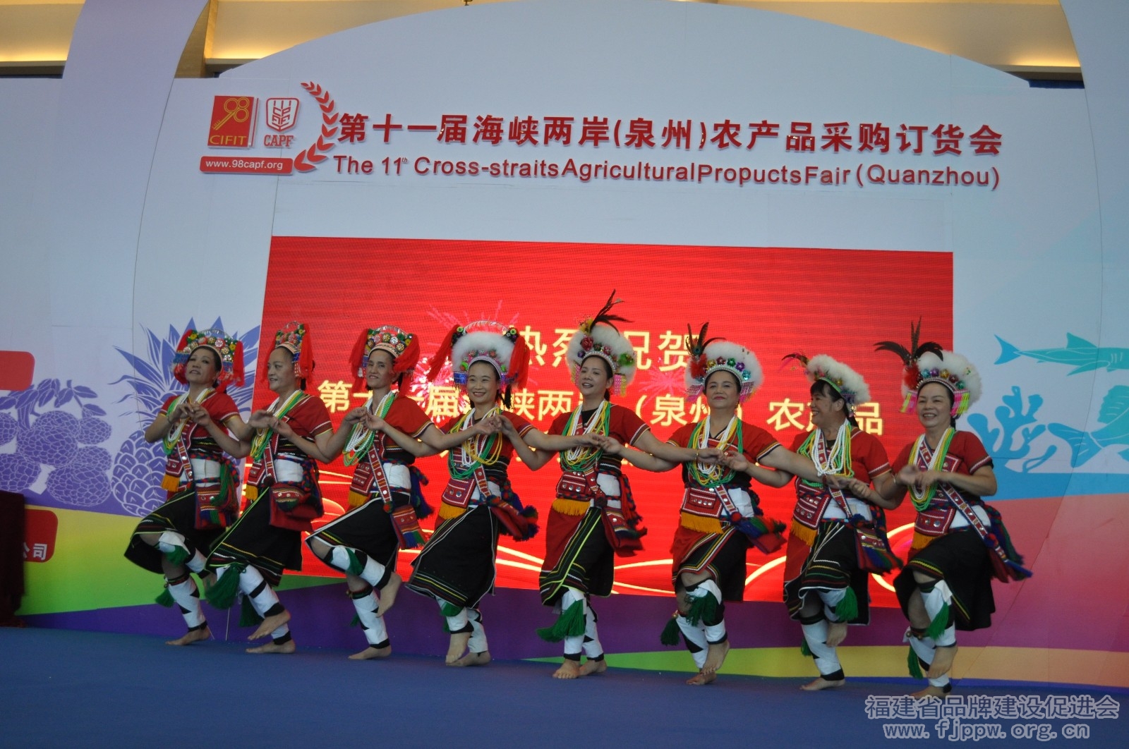 3、台湾少数民族代表传统乐舞表演