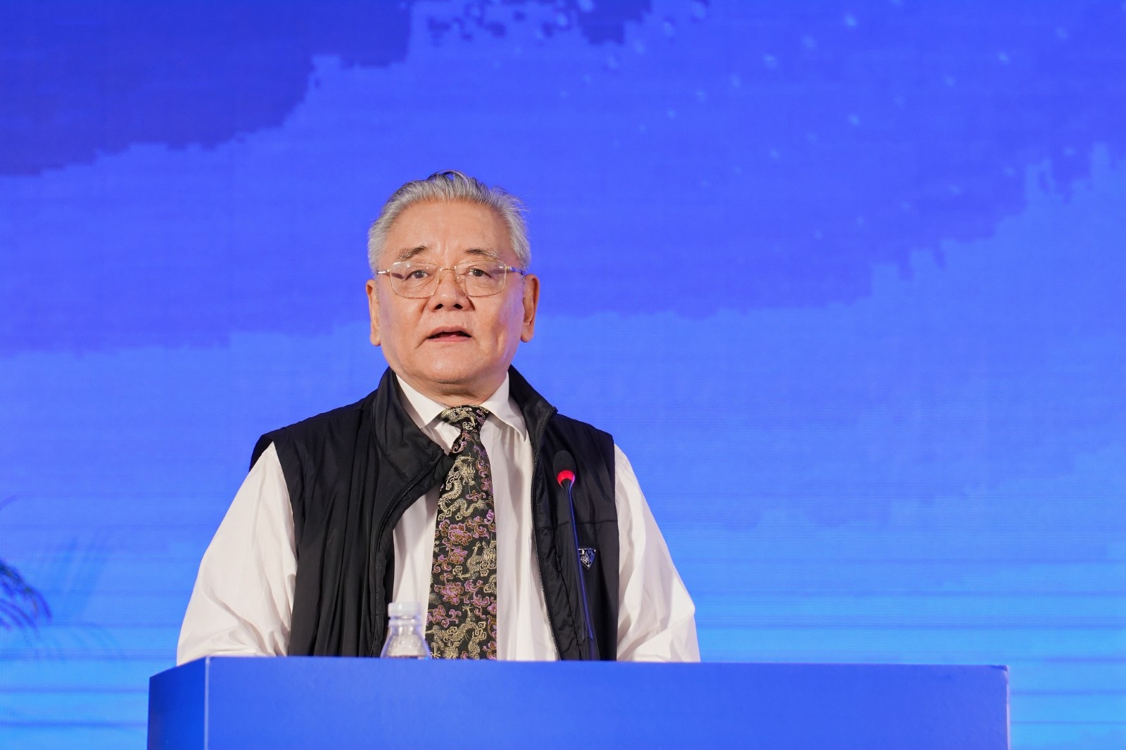 中国品牌建设促进会理事长、国际品牌评价标准化技术委员会顾问组主席刘平均在2024福建品牌价值评价信息发布暨推动福建品牌高质量发展活动作主旨演讲