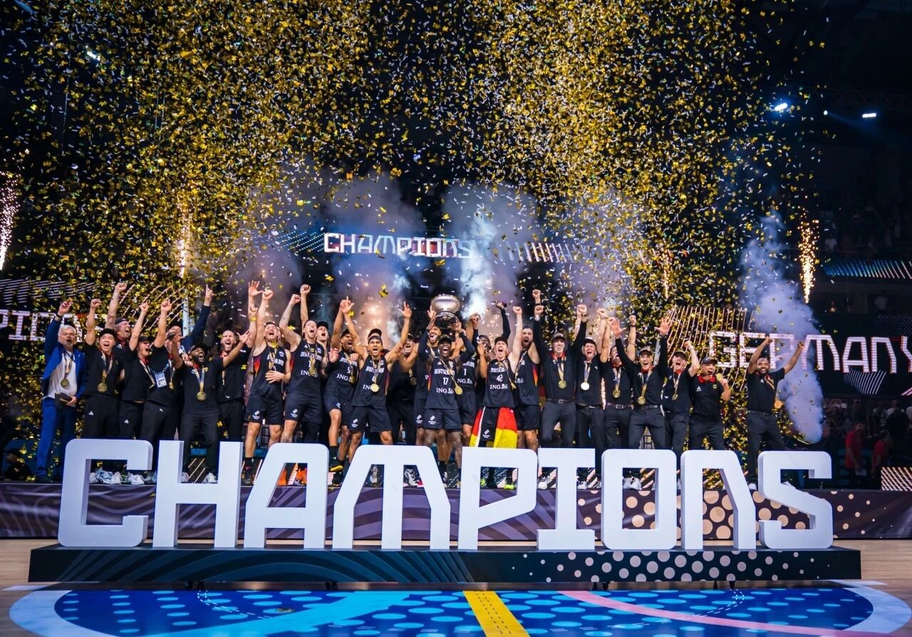 匹克助力德国男篮时隔32年再次获得国际篮联欧洲杯冠军1