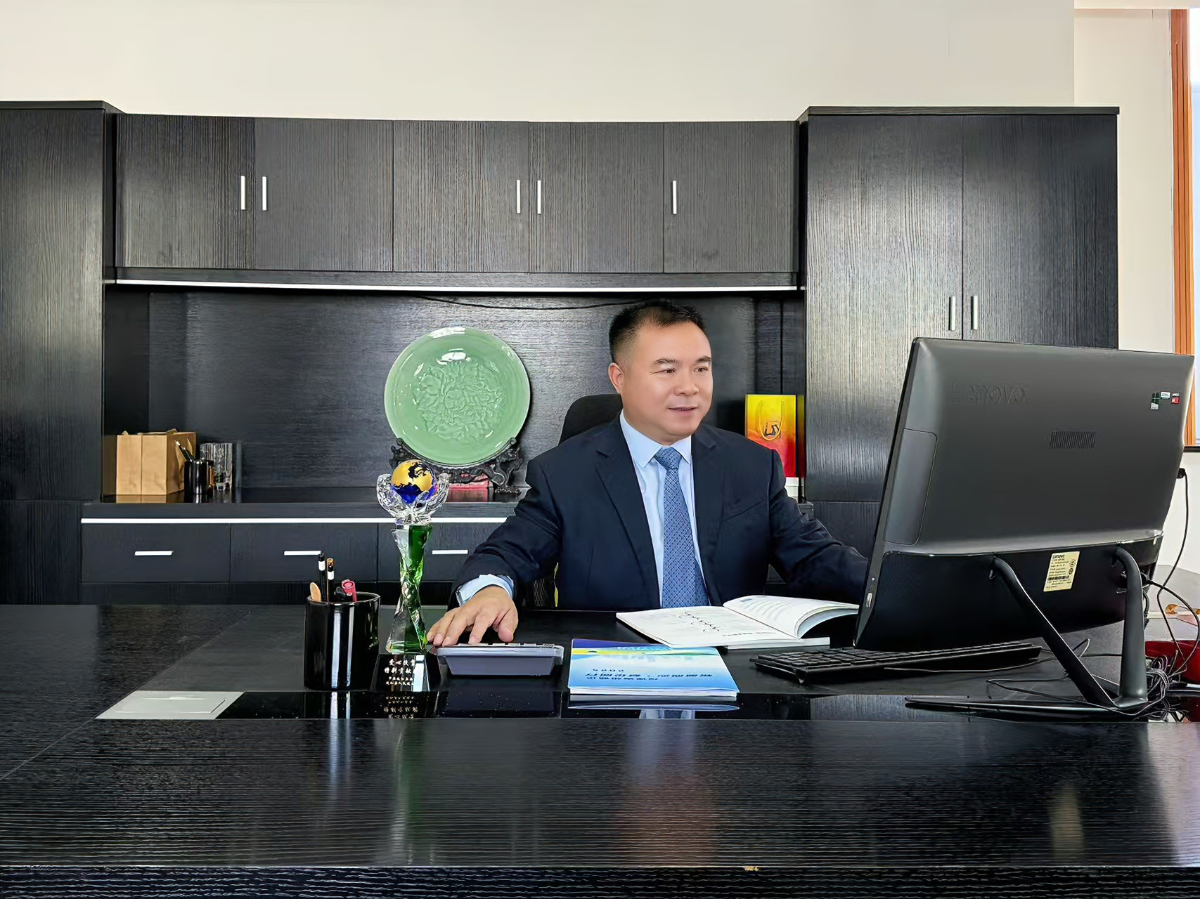 福建一家工贸有限公司董事长朱军伟